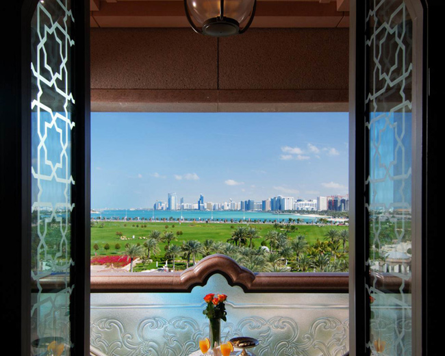 Riêng từ tầng 6 đến tầng 8 là nơi nghỉ ngơi, hưởng thụ của các thành viên hoàng gia ở Các tiểu vương quốc Arập thống nhất (UAE).
